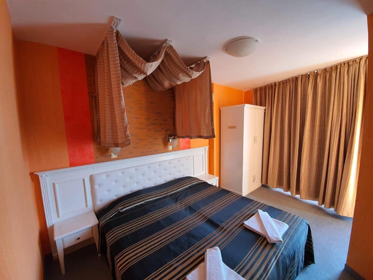 Family Hotel Paros Pomorie Extérieur photo