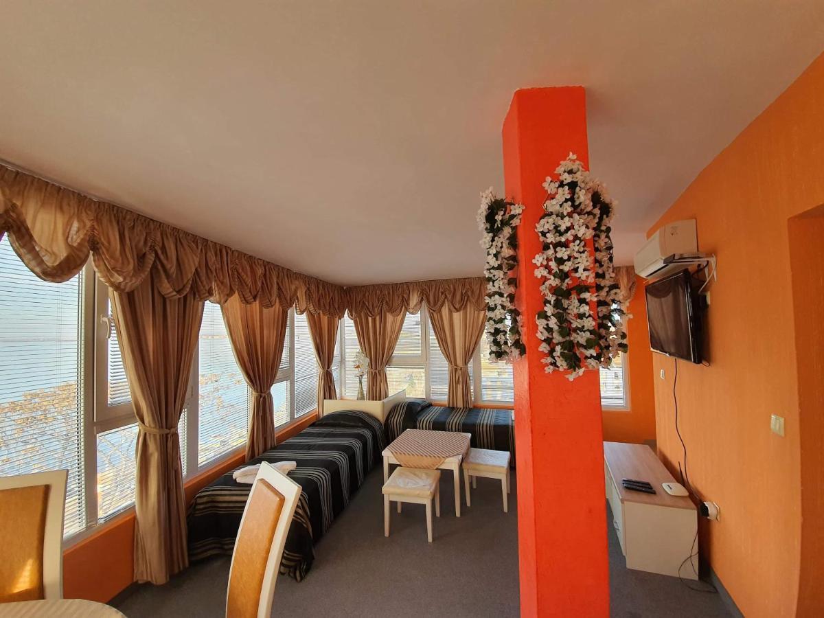 Family Hotel Paros Pomorie Extérieur photo
