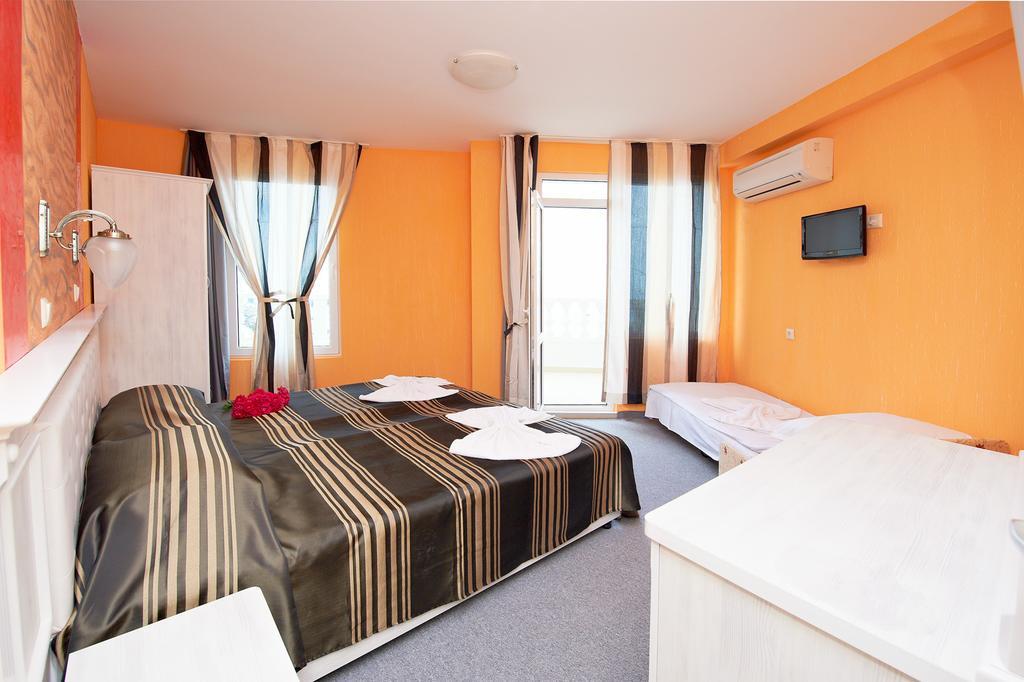 Family Hotel Paros Pomorie Chambre photo