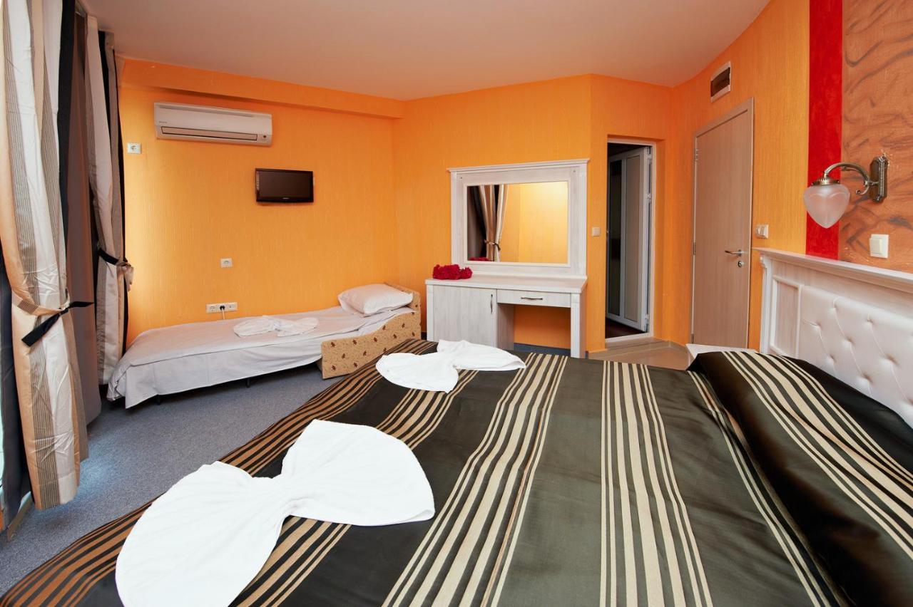 Family Hotel Paros Pomorie Extérieur photo