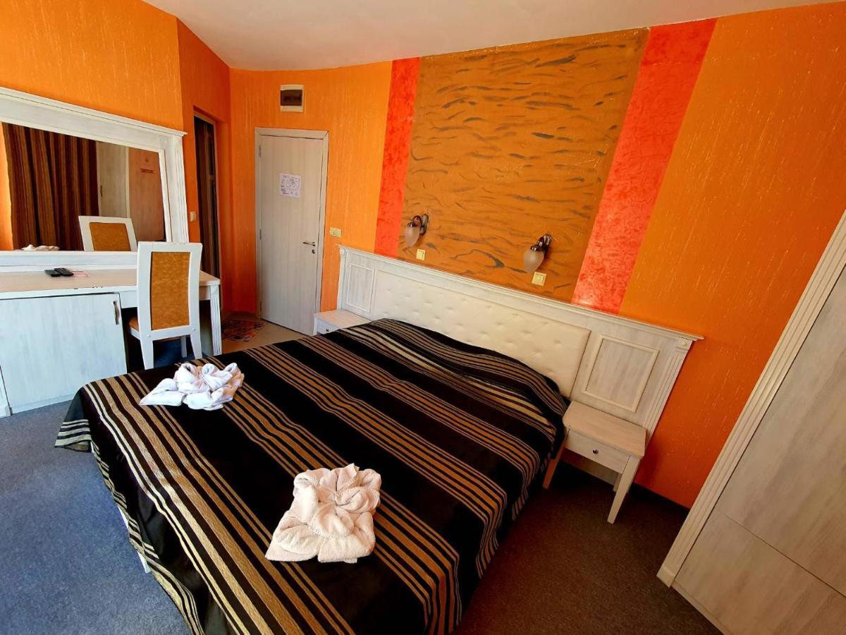 Family Hotel Paros Pomorie Extérieur photo