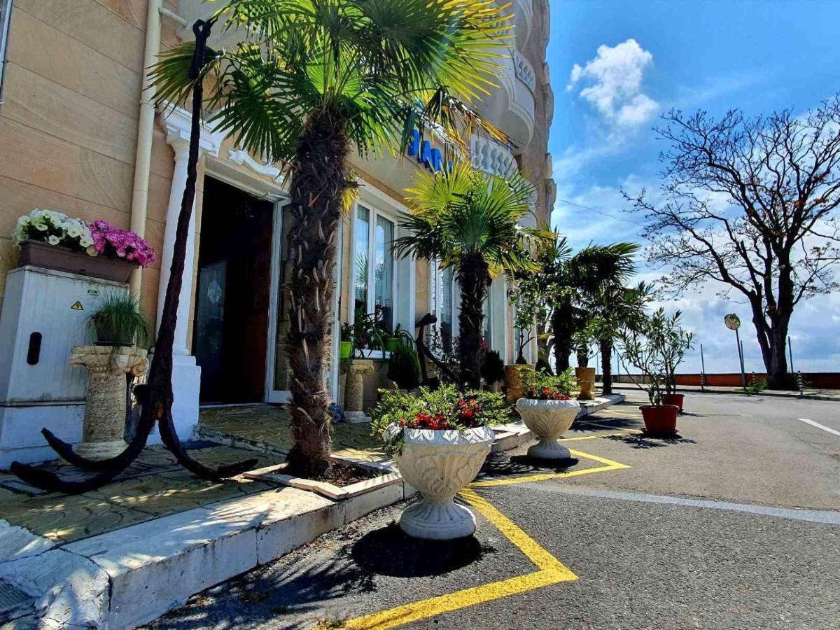 Family Hotel Paros Pomorie Extérieur photo