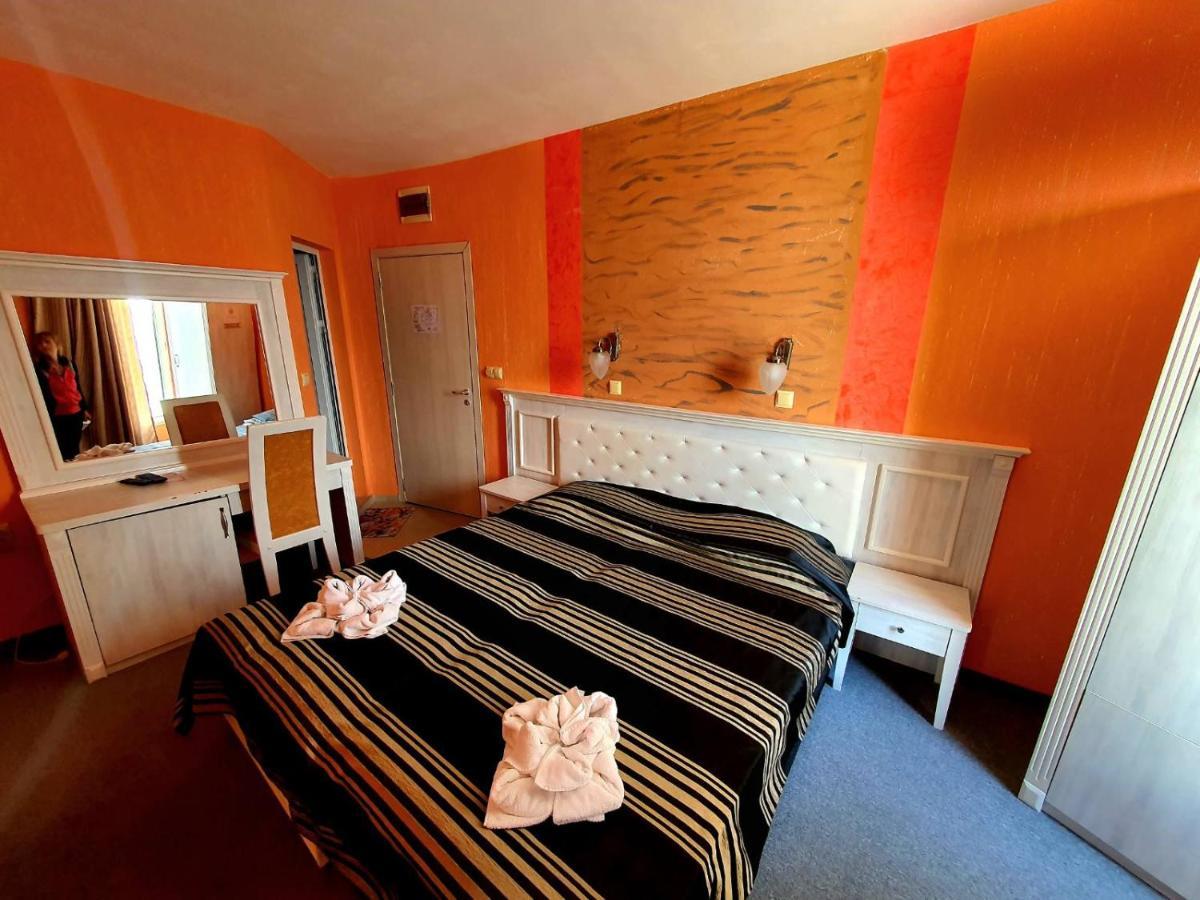 Family Hotel Paros Pomorie Extérieur photo