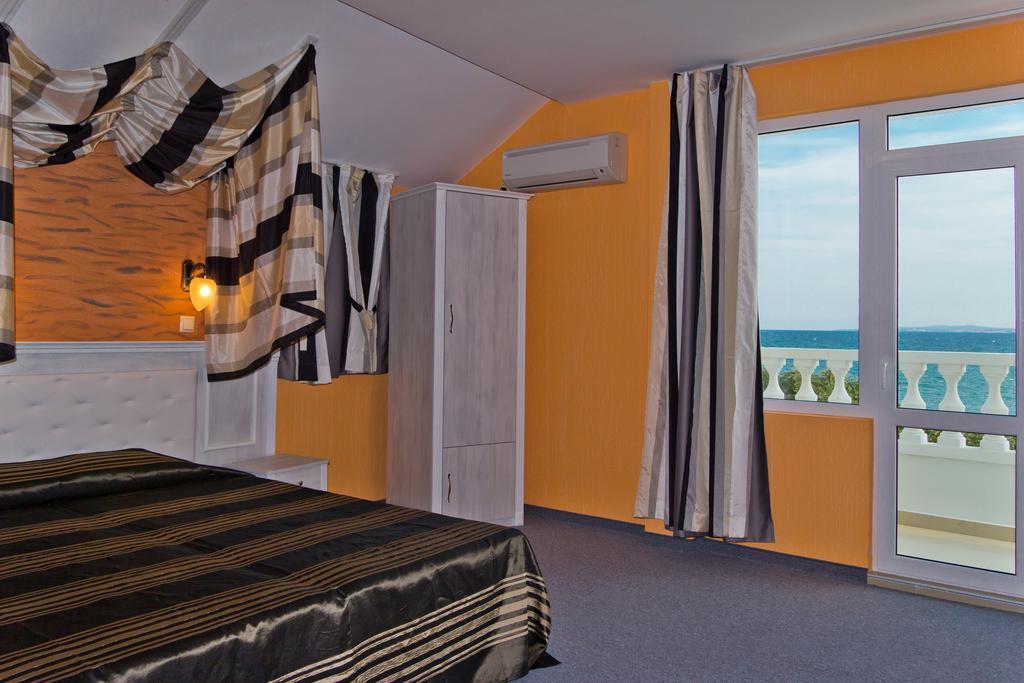 Family Hotel Paros Pomorie Chambre photo